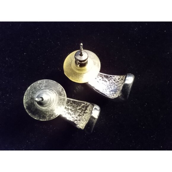 Vintage Silver & Blue Enamel Crescent-Shaped Stud Earrings With Push Back Closur - Picture 3 of 9